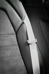seat belt use in center rear seat
